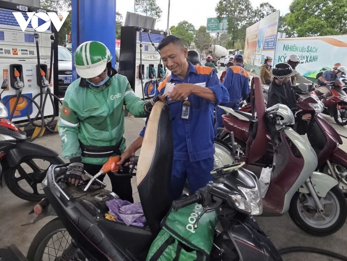 Giá nhiên liệu tăng, người dân Đắk Lắk chịu áp lực chi phí đi lại